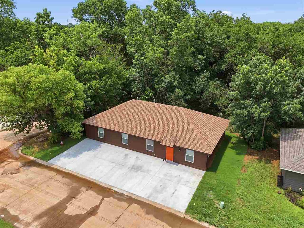 Photo of 2302 E Sycamore Drive, Stillwater, OK 74075 (MLS # 134644)
