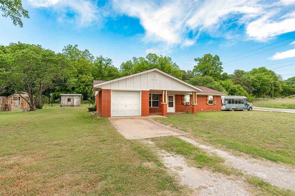 Photo of 104 NE 7th Street, Perkins, OK 74059 (MLS # 134344)