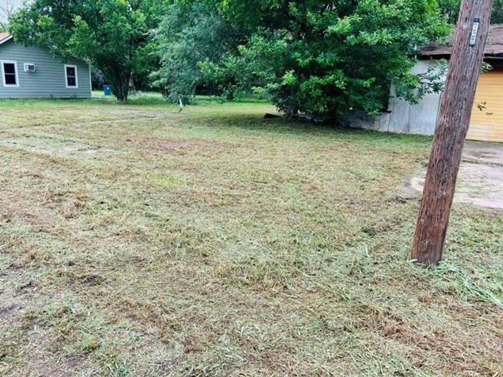 Photo of 1028 E Vine ST, Cushing, OK 74023 (MLS # 134427)