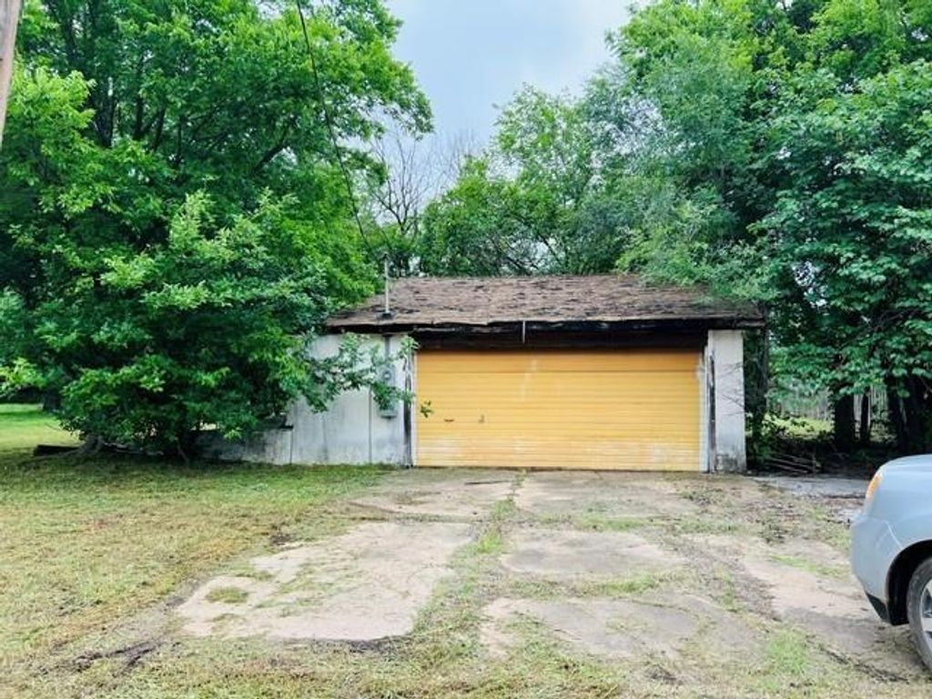 Photo of 1028 E Vine ST, Cushing, OK 74023 (MLS # 134427)