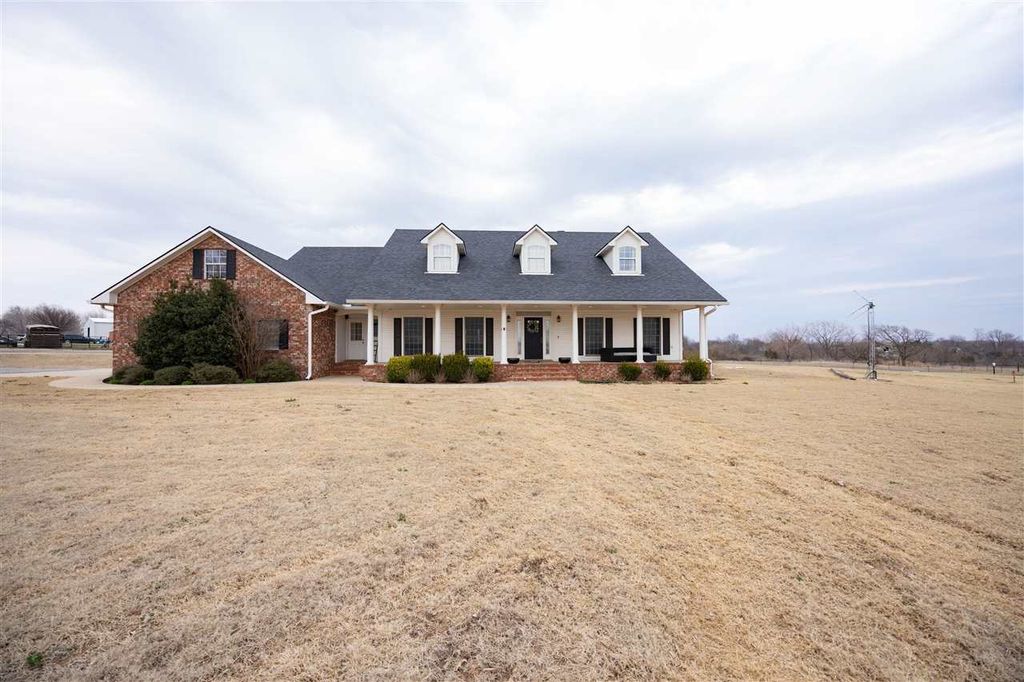 Photo of 1781 N Longwood Road, Ponca City, OK 74604 (MLS # 133848)