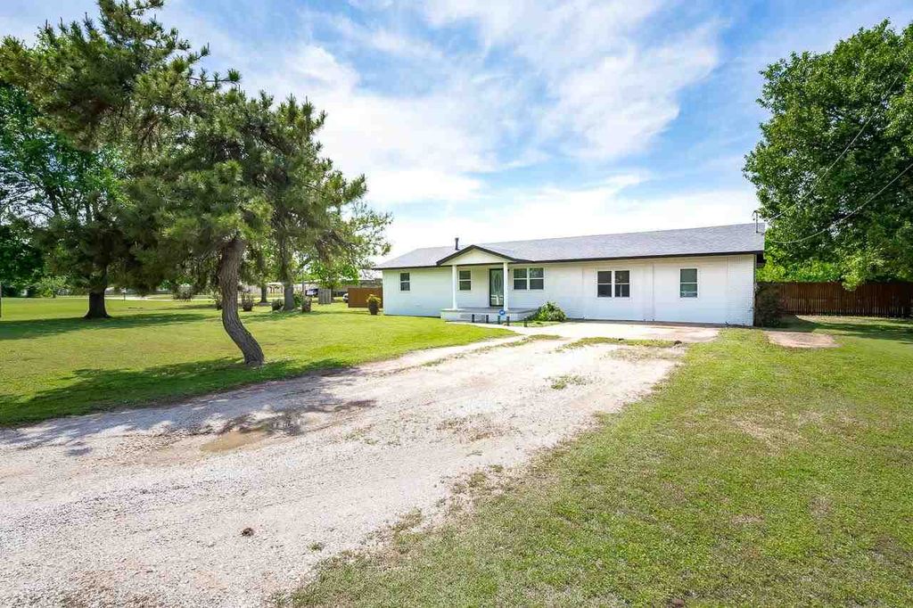 Photo of 607 N 2nd, Perry, OK 73077 (MLS # 134174)