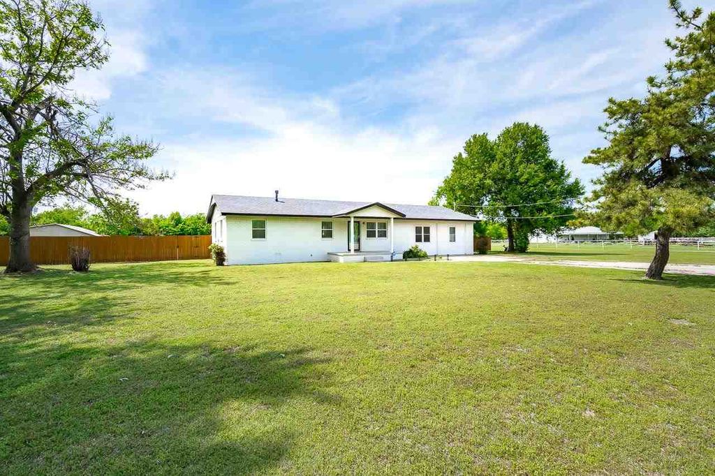 Photo of 607 N 2nd, Perry, OK 73077 (MLS # 134174)