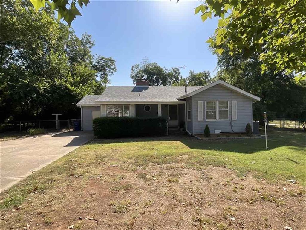 Photo of 823 S Blakeley ST, Stillwater, OK 74074 (MLS # 134366)