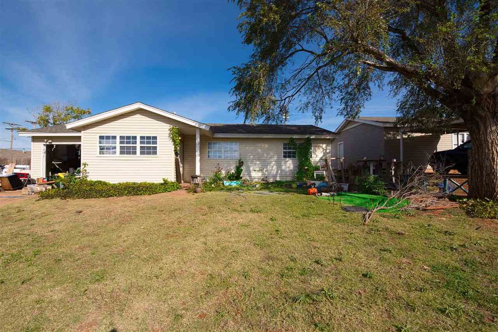 Photo of 102 Elaine Drive, Cordell, OK 73632 (MLS # 134287)