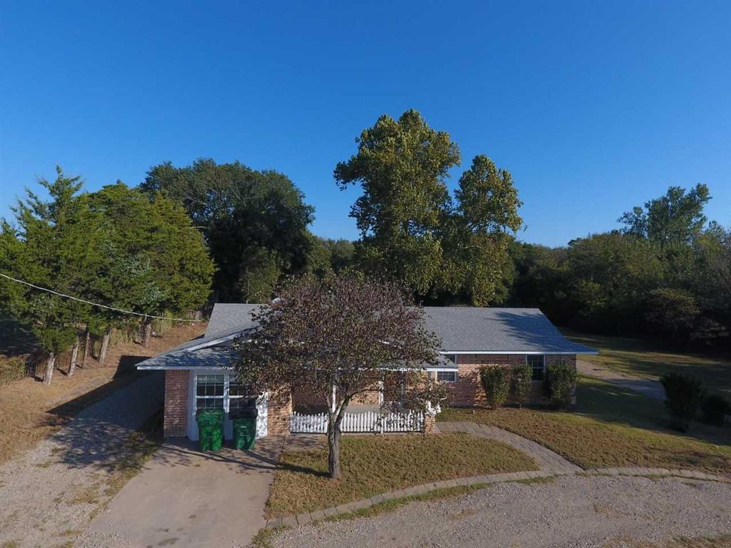 Photo of 523 W Knipe Avenue, Perkins, OK 74059 (MLS # 133832)