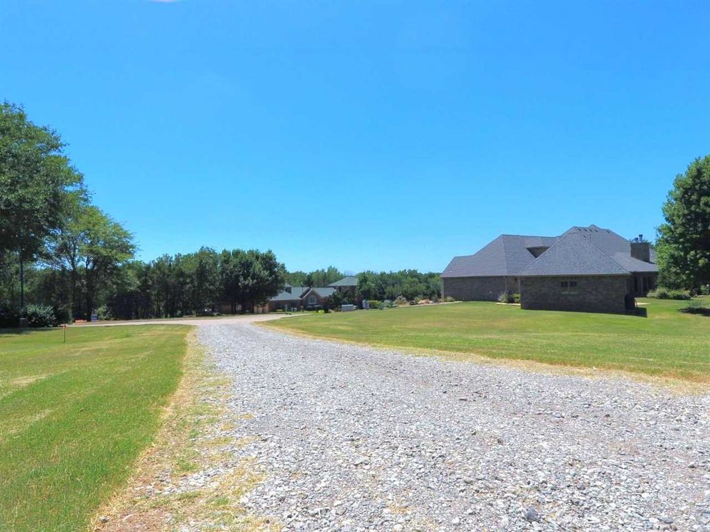 Photo of 2207 Stone Pointe Ct, Stillwater, OK 74074 (MLS # 134158)