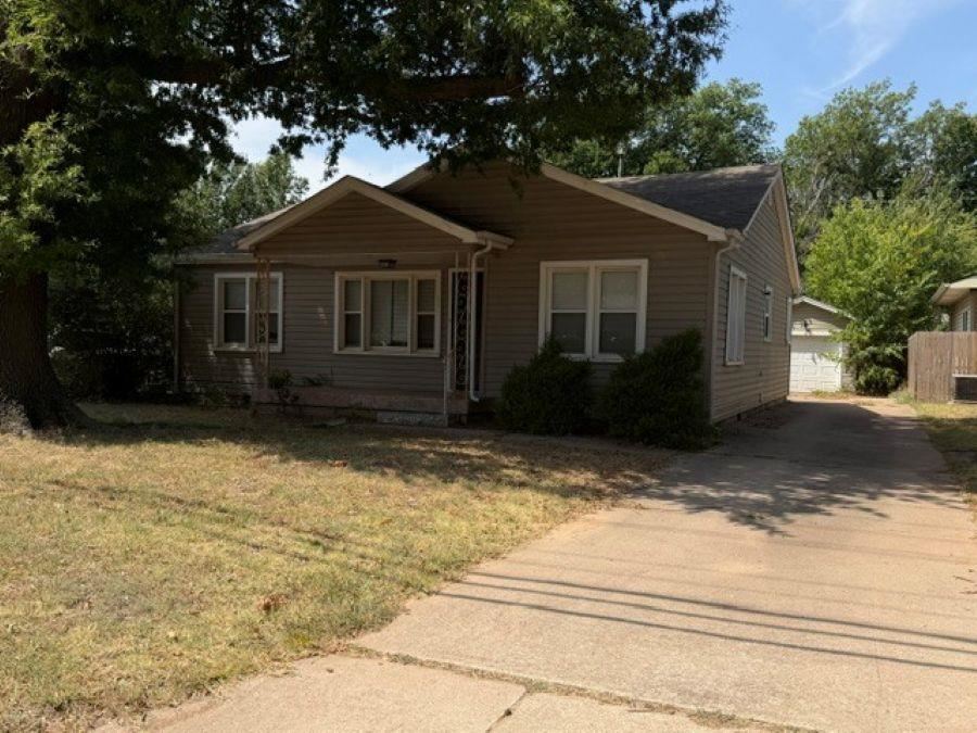 Photo of 1104 S Pine Street, Stillwater, OK 74074 (MLS # 134972)