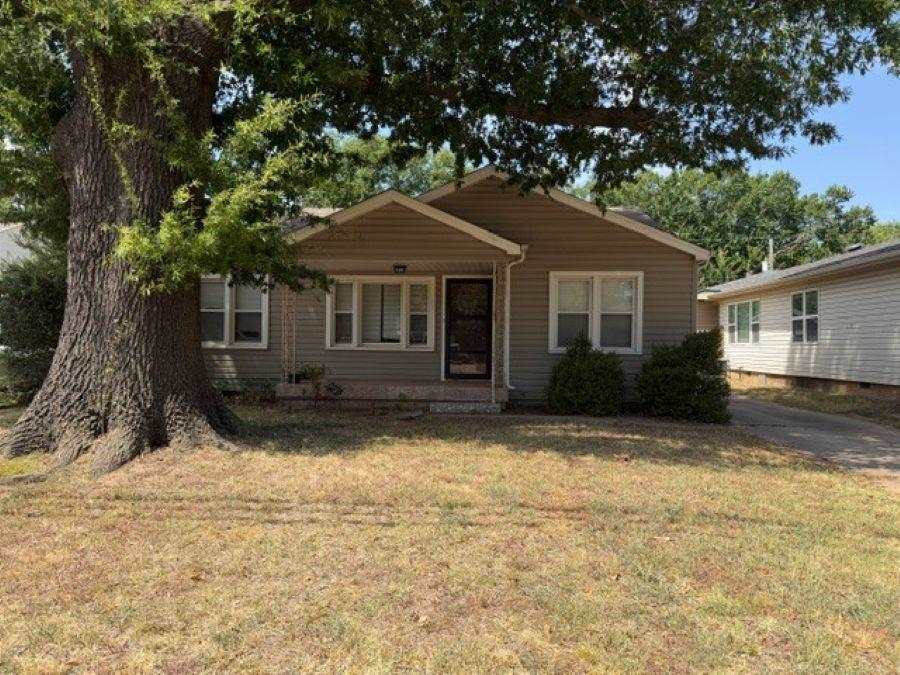 Photo of 1104 S Pine Street, Stillwater, OK 74074 (MLS # 134972)