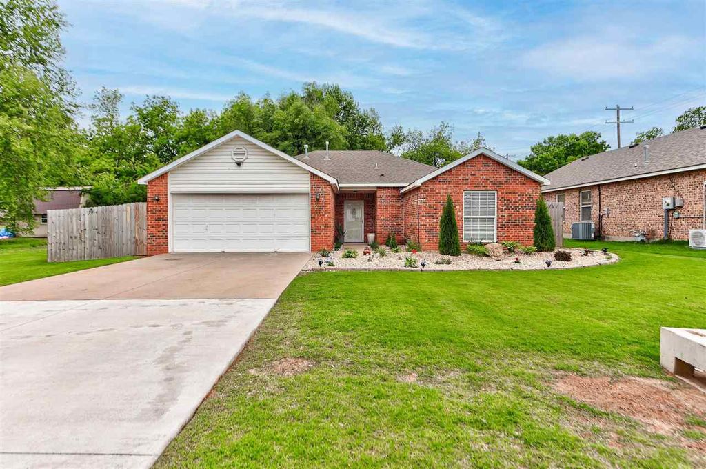Photo of 417 NE 7th Street, Perkins, OK 74059 (MLS # 134232)