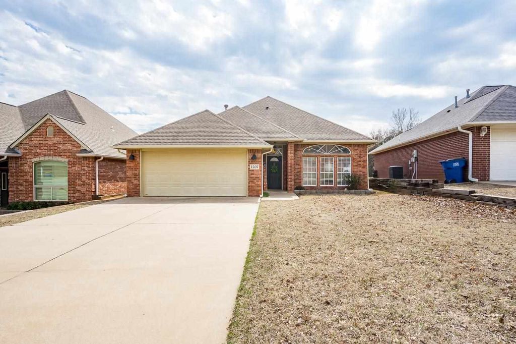 Photo of 1207 S Greystone Street, Stillwater, OK 74074 (MLS # 134347)