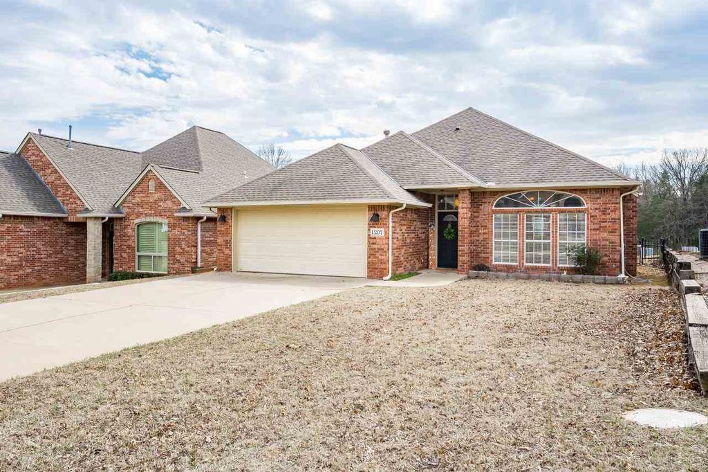 Photo of 1207 S Greystone Street, Stillwater, OK 74074 (MLS # 134347)