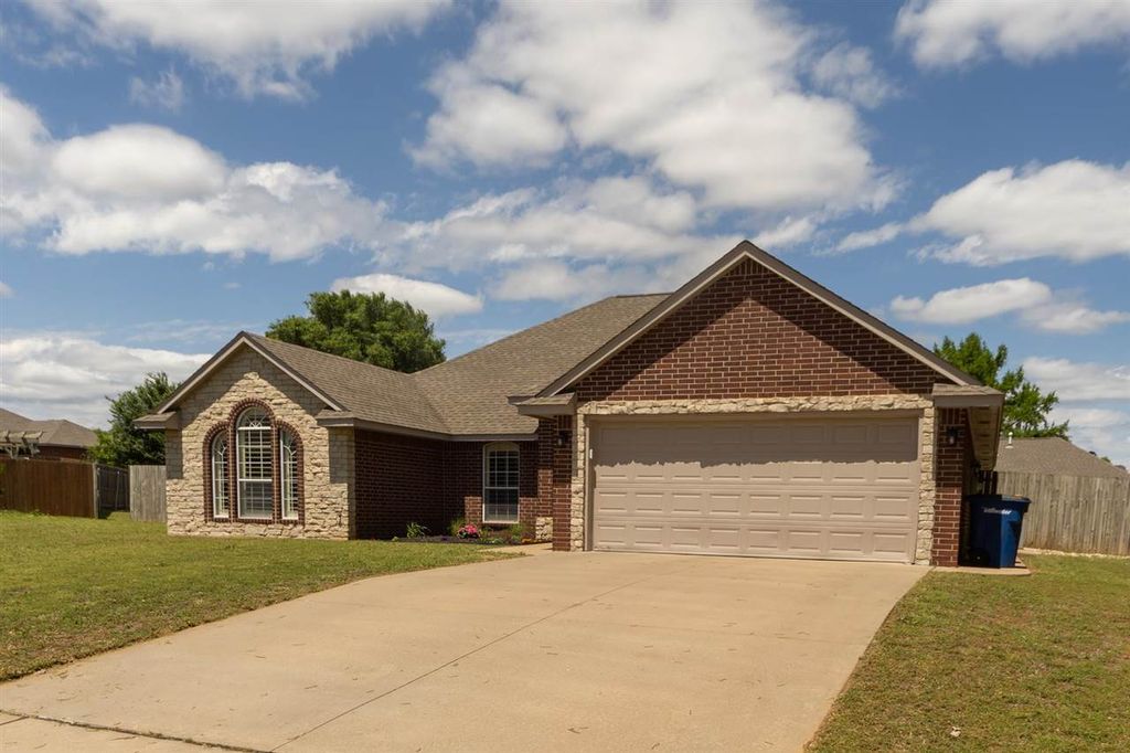 Photo of 802 S Rock Hollow, Stillwater, OK 74074 (MLS # 134283)
