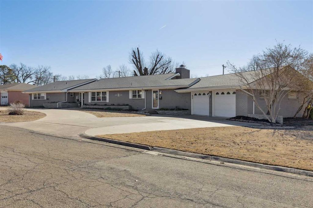 Photo of 1107 E 8th Street, Cushing, OK 74023 (MLS # 133701)