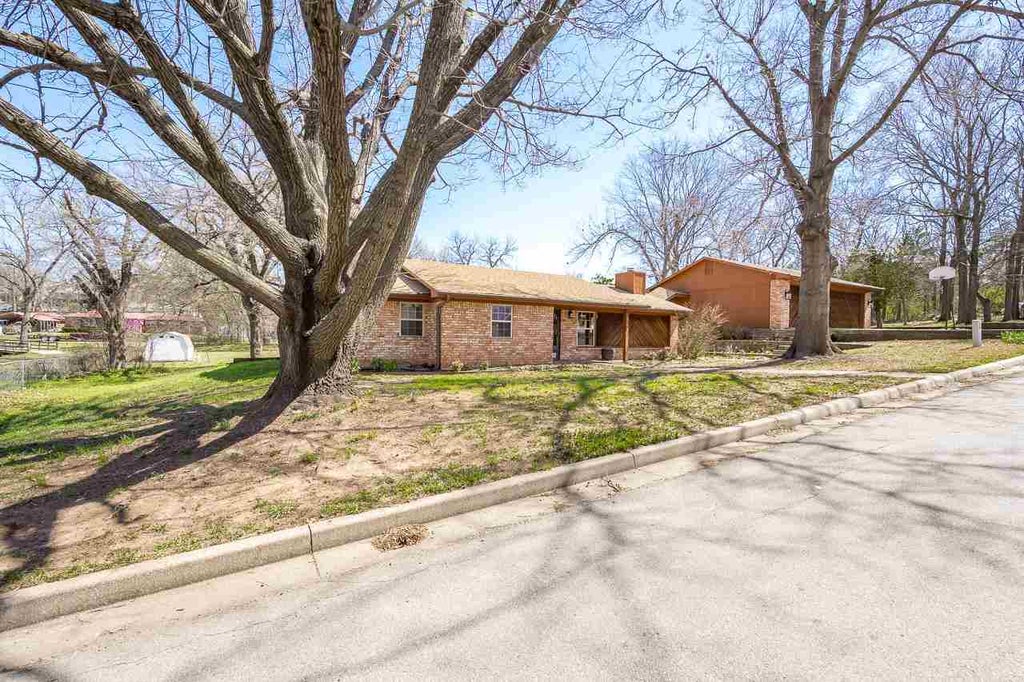 Photo of 1506 8th Street, Pawnee, OK 74058 (MLS # 133992)