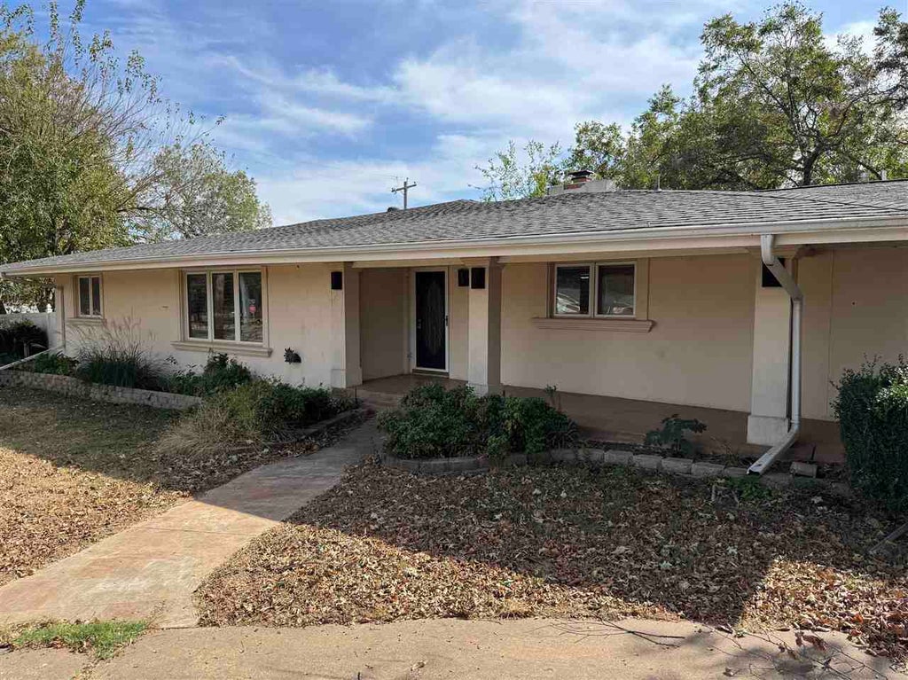 Photo of 735 E 9th Street, Cushing, OK 74023 (MLS # 134146)