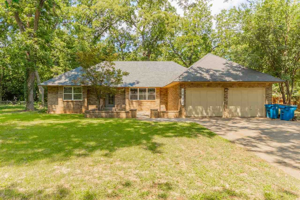 Photo of 1902 N Glenwood DR, Stillwater, OK 74075 (MLS # 134912)