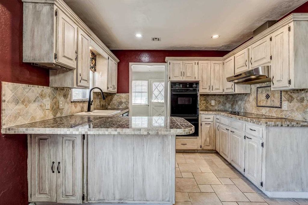 Photo of 917 N Dryden Circle, Stillwater, OK 74075 (MLS # 133886)
