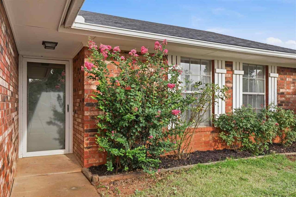 Photo of 1910 N Briarwood ST, Stillwater, OK 74075 (MLS # 134862)
