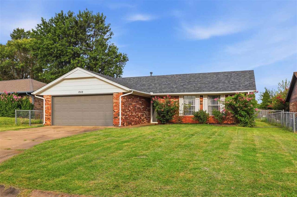 Photo of 1910 N Briarwood ST, Stillwater, OK 74075 (MLS # 134862)