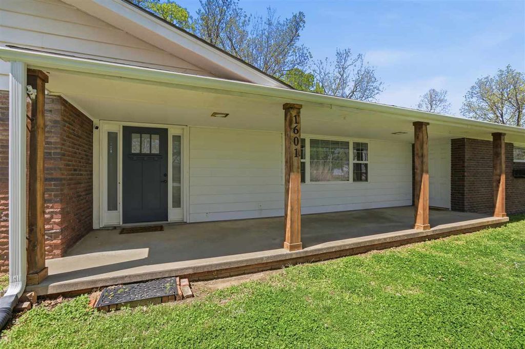 Photo of 1601 N Little Avenue, Cushing, OK 74023 (MLS # 134097)