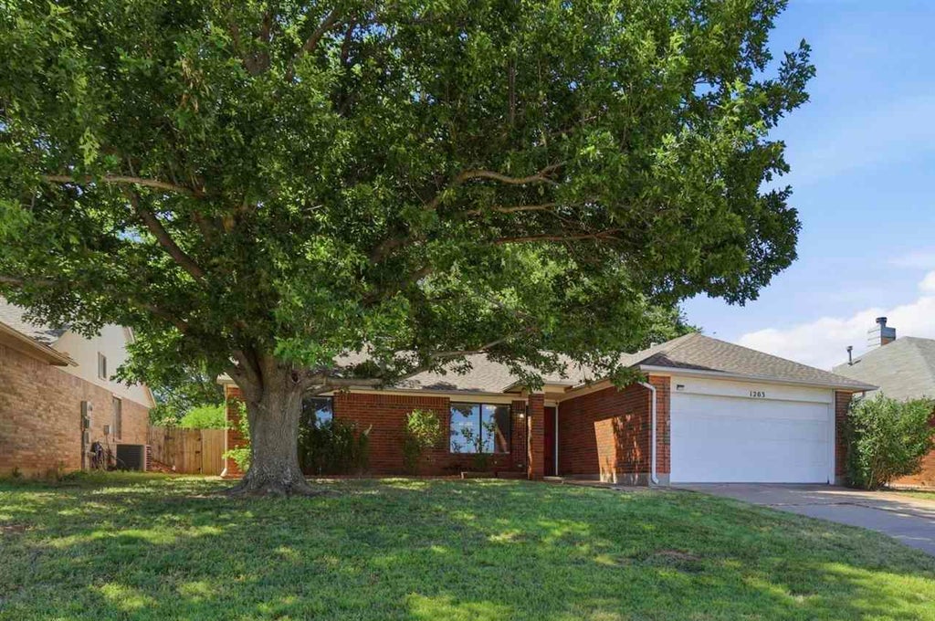 Photo of 1203 E Dell Avenue, Stillwater, OK 74075 (MLS # 134625)