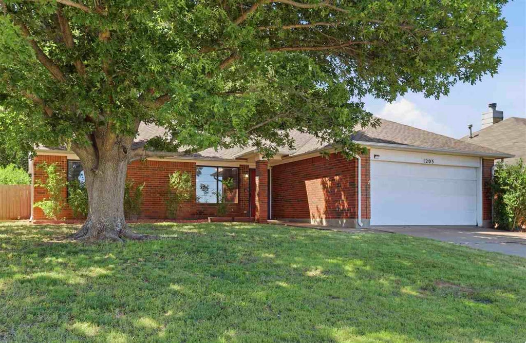Photo of 1203 E Dell Avenue, Stillwater, OK 74075 (MLS # 134625)