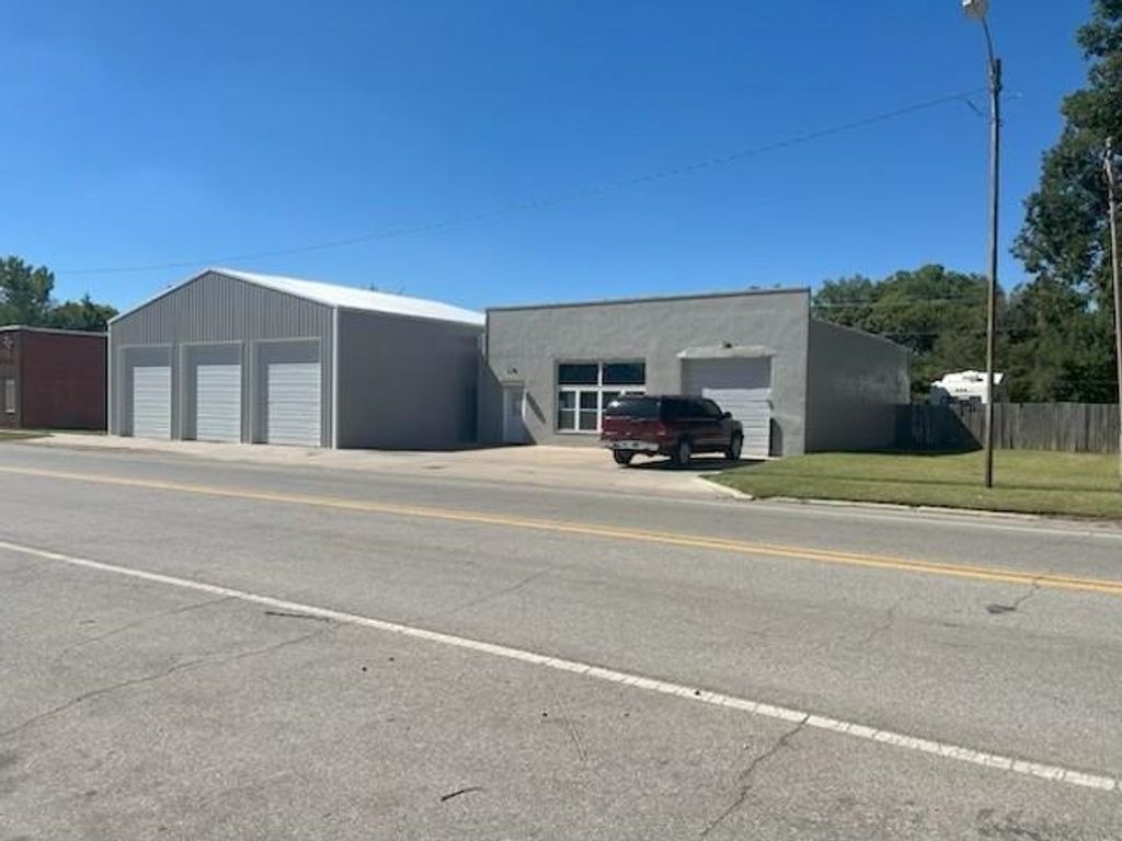 Photo of 309 S Main ST, Tonkawa, OK 74653 (MLS # 134425)