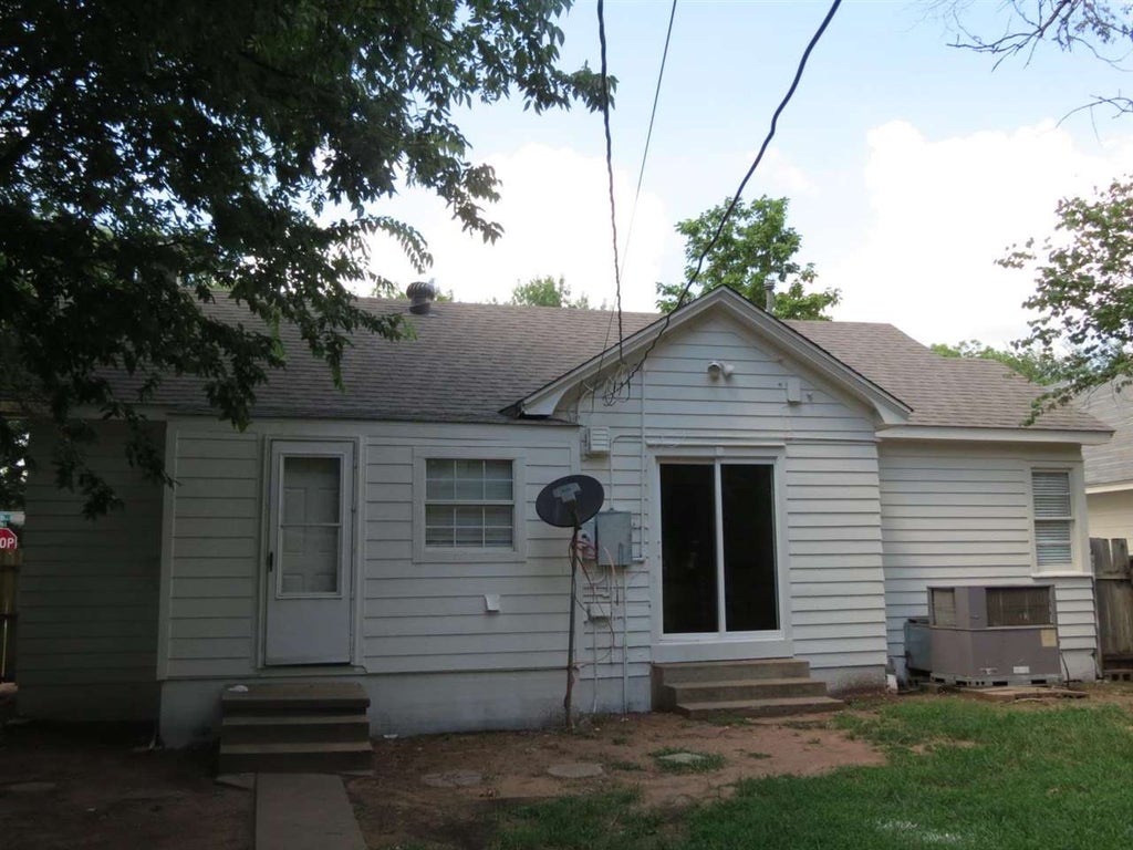Photo of 929 W 9th Avenue, Stillwater, OK 74074 (MLS # 134755)