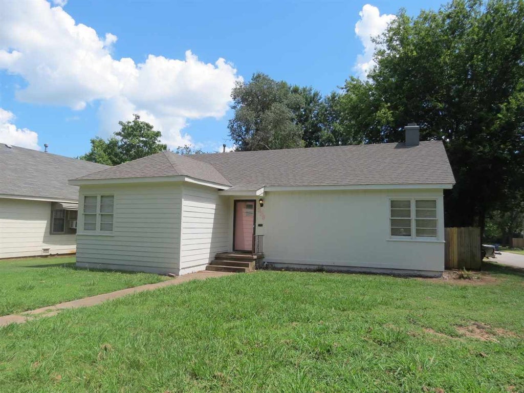 Photo of 929 W 9th Avenue, Stillwater, OK 74074 (MLS # 134755)