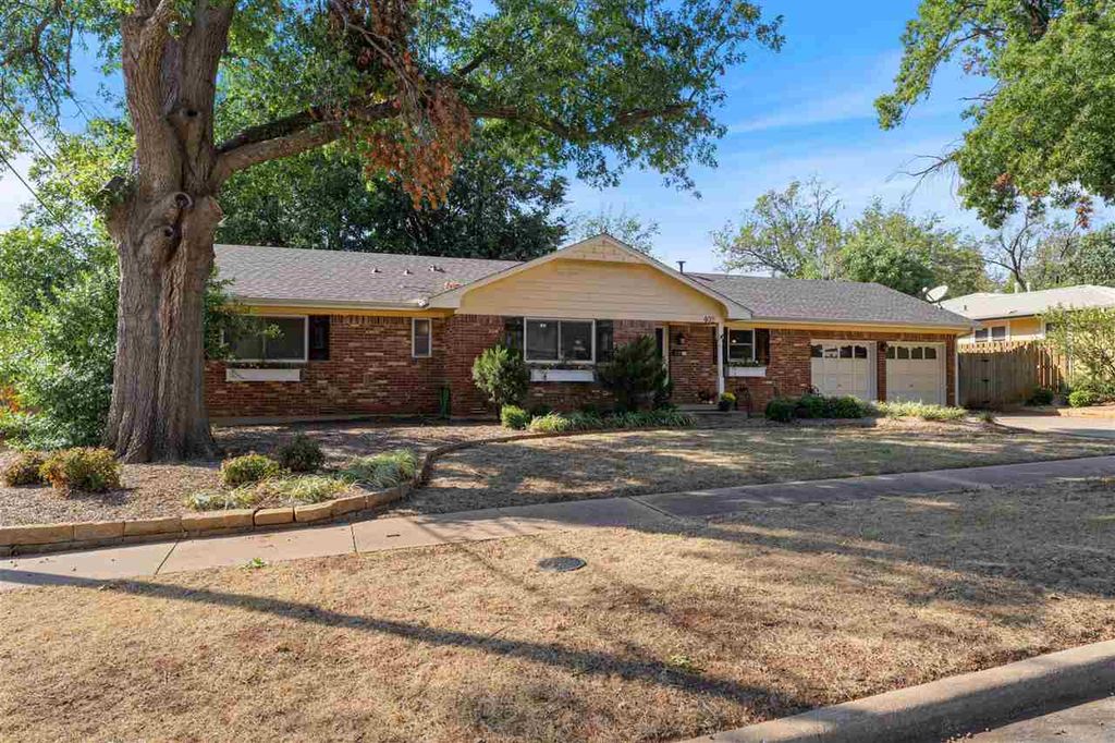 Photo of 402 N Manning Street, Stillwater, OK 74075 (MLS # 133853)