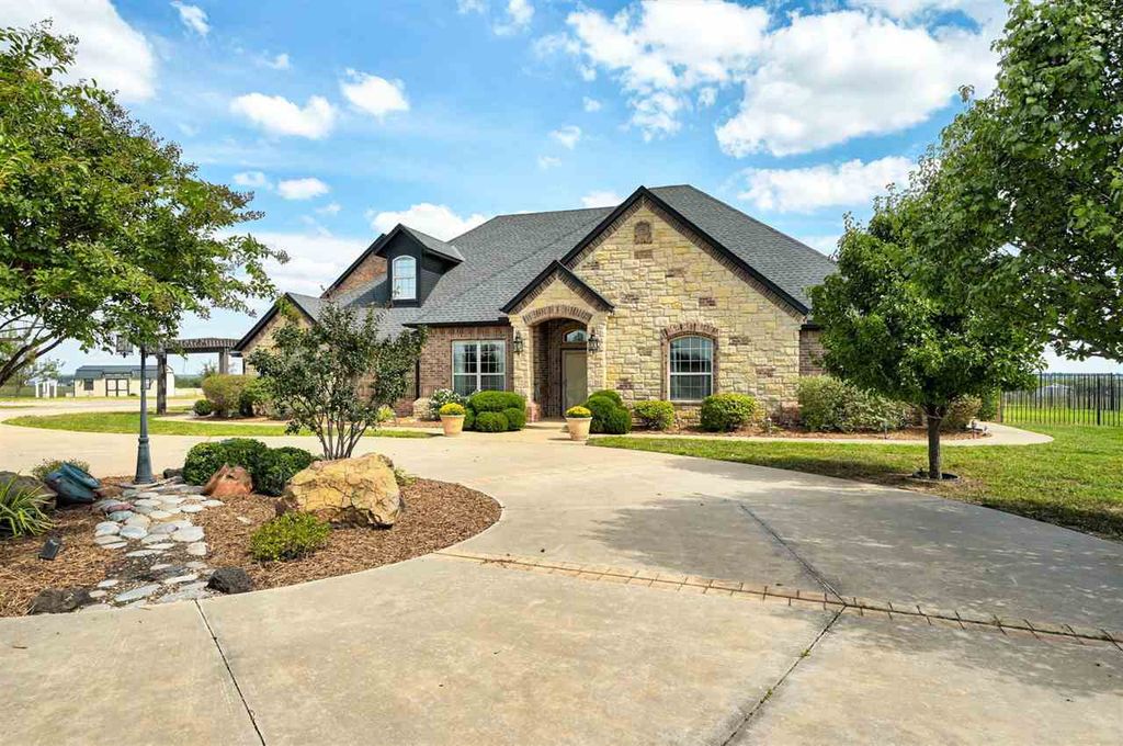Photo of 298 N Aspen, Blanchard, OK 73010 (MLS # 134444)