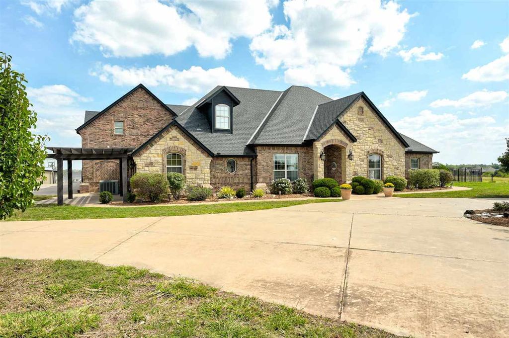 Photo of 298 N Aspen, Blanchard, OK 73010 (MLS # 134444)