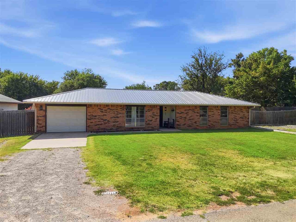 Photo of 505 SE 3rd Street, Perkins, OK 74059 (MLS # 134884)
