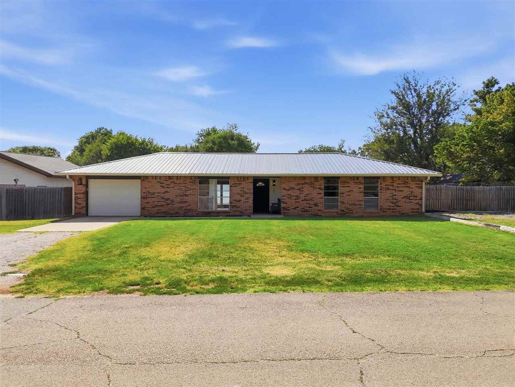 Photo of 505 SE 3rd Street, Perkins, OK 74059 (MLS # 134884)