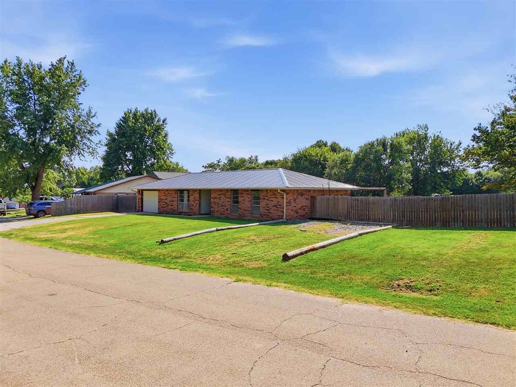 Photo of 505 SE 3rd Street, Perkins, OK 74059 (MLS # 134884)