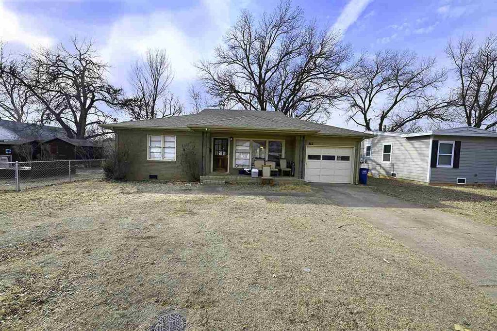 Photo of 812 S McDonald Street, Stillwater, OK 74074 (MLS # 133761)