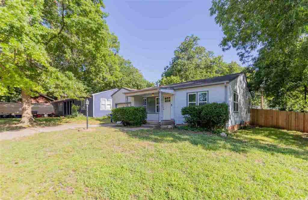 Photo of 824 W Bennett Drive, Stillwater, OK 74075 (MLS # 134742)