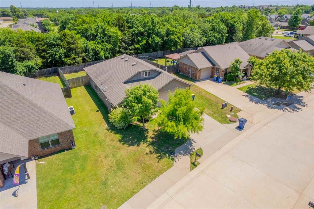 Photo of 115 N Boardwalk Street, Stillwater, OK 74075 (MLS # 134313)