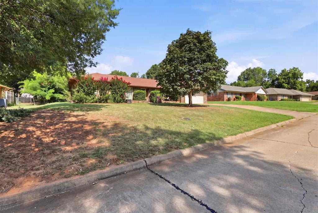 Photo of 910 N Benjamin Street, Stillwater, OK 74075 (MLS # 134832)