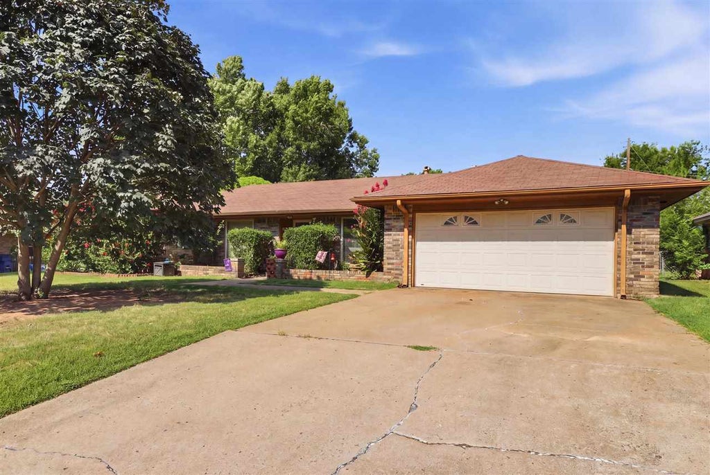 Photo of 910 N Benjamin Street, Stillwater, OK 74075 (MLS # 134832)