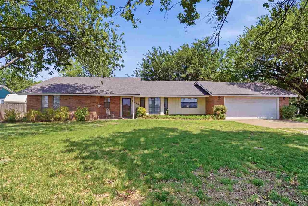 Photo of 5202 W Rupe Avenue, Enid, OK 73703 (MLS # 134202)
