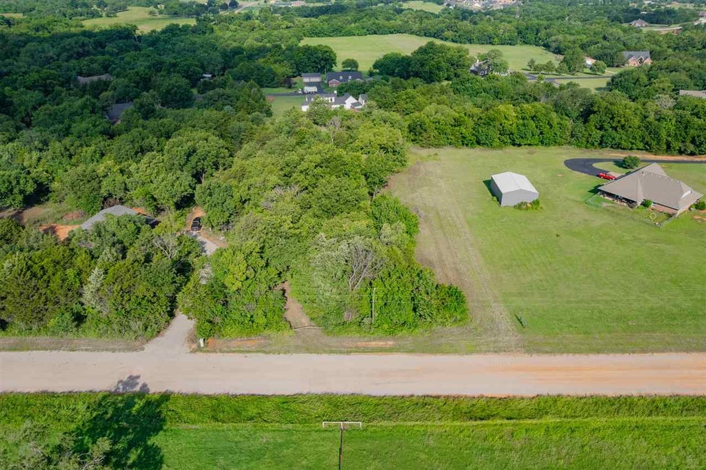Photo of 928 N Brushcreek, Stillwater, OK 74075 (MLS # 134693)