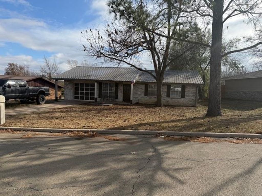 Photo of 811 Parkview Dr, Cushing, OK 74074 (MLS # 133326)