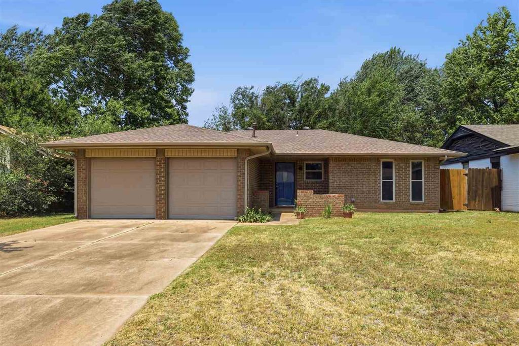 Photo of 405 Meadow Lake, Edmond, OK 73003 (MLS # 134371)