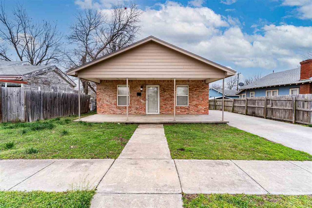 Photo of 915 E Oak Street, Cushing, OK 74023 (MLS # 133902)