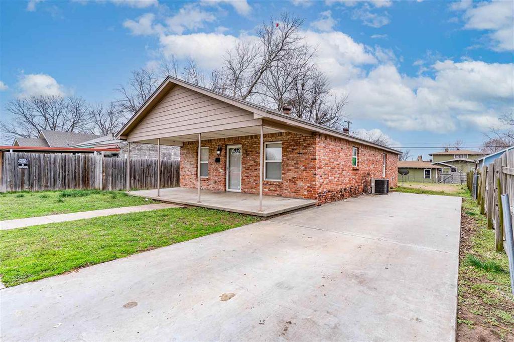Photo of 915 E Oak Street, Cushing, OK 74023 (MLS # 133902)