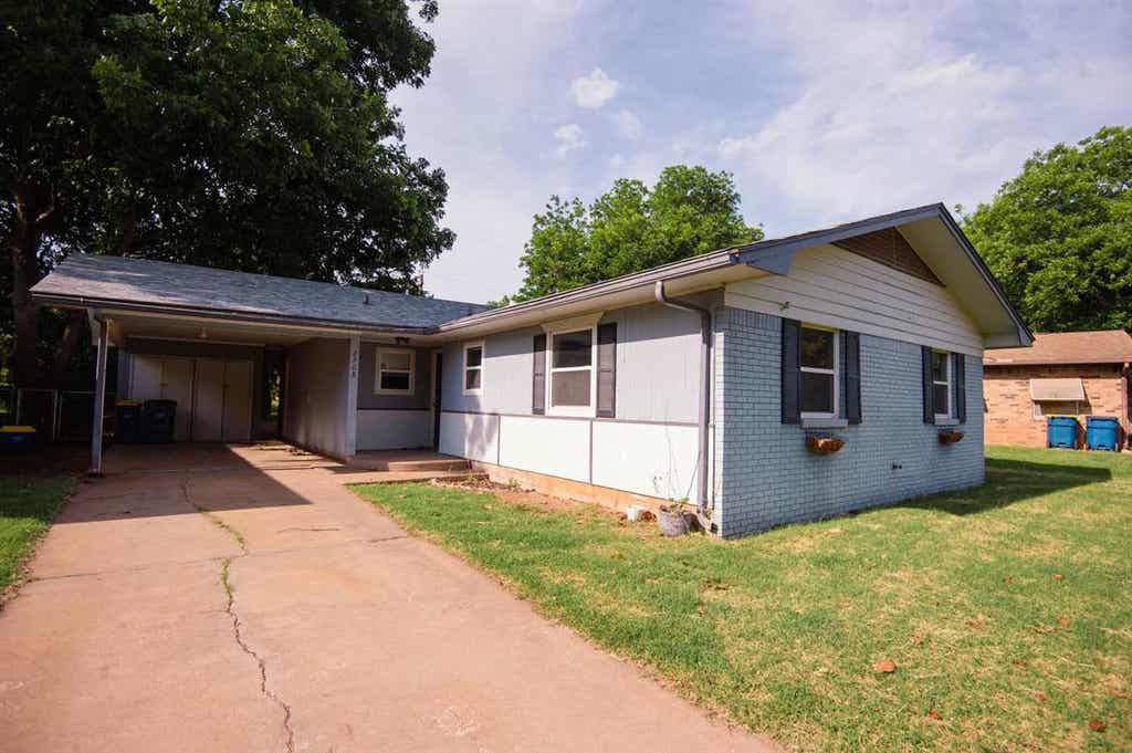 Photo of 2208 W 10th Avenue, Stillwater, OK 74074 (MLS # 134592)