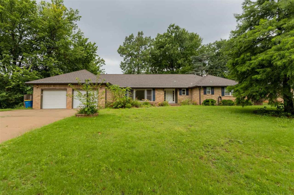 Photo of 1108 S Ridge Drive, Stillwater, OK 74074 (MLS # 134661)