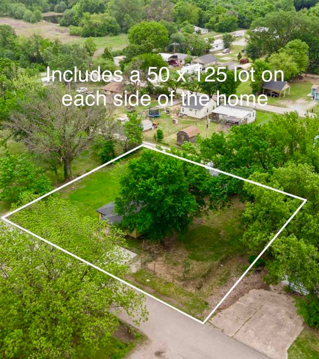 Photo of 320 N Margarite Avenue, Bartlesville, OK 74003 (MLS # 134439)